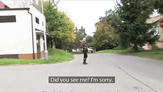 Világos Szőke tini picsa a raktárban kúrel