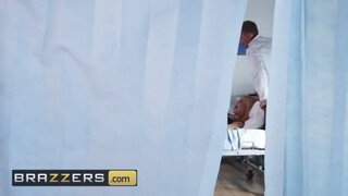 Brazzers - Bonnie Rotten hátsó bejáratban az óriás himbilimbi