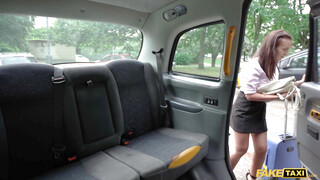 Fake Taxi  - Méretes cickós fiatal lány megrakva