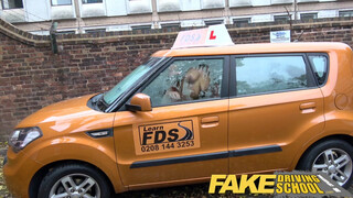 Fake Driving School - 19 éves picsa hátsó bejáratba is engedi