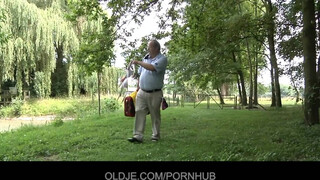 Oldje - Vén hapsi bassza a tini lányt