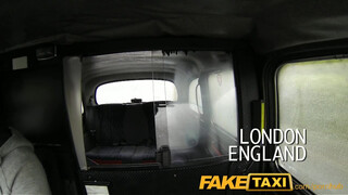FakeTaxi - vörös rövid hajú kisasszony szúk muffja