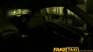 FakeTaxi - Olasz nőci a taxiban kúrel
