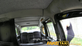 FakeTaxi - isteni testű világos szőke kisasszony szeret szexelni