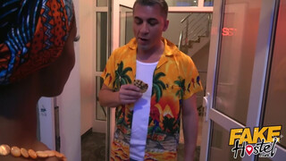 Fake Hostel afrikai hölgyemény és egy spanyol bula közösen