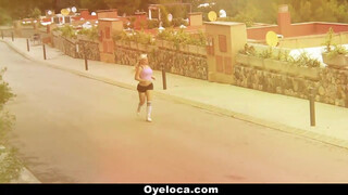 OyeLoca - Blondie Fesser a hatalmas mellű latin
