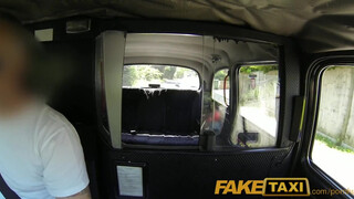 FakeTaxi - Rio Lee a méretes tőgyes fekete kisasszony