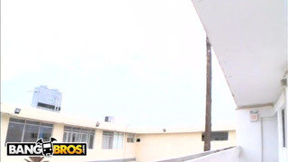 BANGBROS - Kiara Marie a méretes popsis latin amerikai milf
