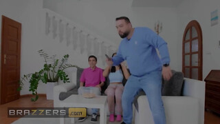 Brazzers - Jennifer Mendez tini krapek káróján lovagol