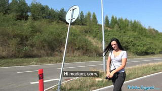 Méretes tőgyes tini hölgyemény pénzért dug - Public Agent