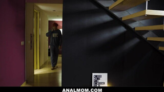 Canela Skin ánusza rendesen megdöngetve - Anal mom