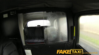 FakeTaxi - Világos Szőke hatalmas seggű picsa megkúrva