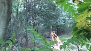 Asszony az erdőben szexel pornóvideó