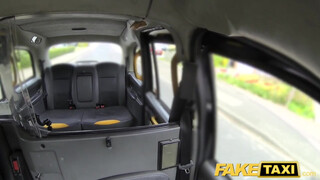 Fake Taxi - Hatalmas picsájú latin amerikai milf seggbe kúrva