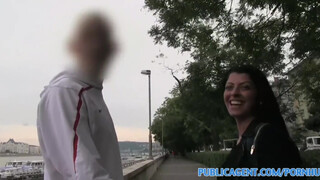 PublicAgent - Vivien Bell a izgató kokeró csajszi