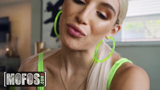 MOFOS - Abella Danger szőrös pinája meghágva