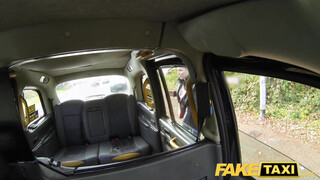 Fake Taxi - Skót csöcsös nőci kinyalva