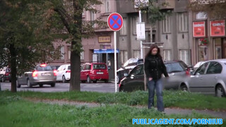 PublicAgent - Óriás keblű cseh picsa