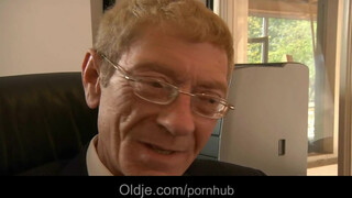 Idős fütykös és a fiatal titkárnője