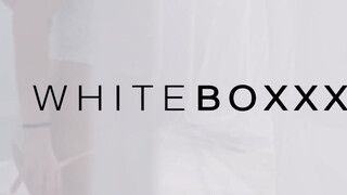 WhiteBoxxx - selymes bőrű fekete lány