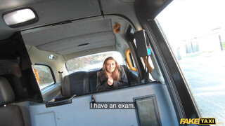 Fake Taxi - 18 éves hölgyemény análba dugva