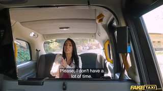 Fake Taxi - Megan Fiore a gyönyörű méretes kannás nőci
