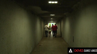 DevilsGangbangs - Kolumbiai milf csoport szex szexelése