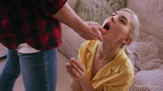 WOWGIRLS - Eva Elfie a méretes tőgyes orosz picsa