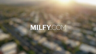 MILFY - September a sex hatalmas didkós milf