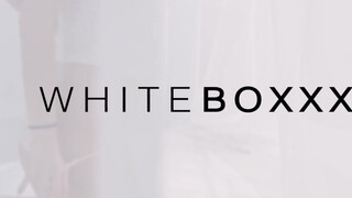 WHITEBOXXX - Liya Silver a gyönyörű csöcsös nőci