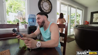 BANGBROS - Crystal Chase a méretes tőgyes spanyol nőci