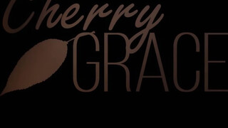 Cherry Grace a formás muffos nőci
