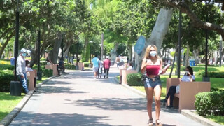 Bombázó hatalmas keblű venezuelai kisasszony