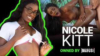 Mofos - Nicole Kitt a szexy méretes cickós néger nőci