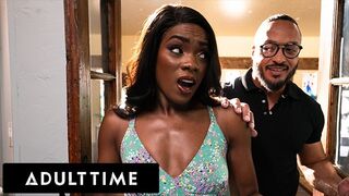 Unatkozó feleség Ana Foxxx párnán kúrel és megdugja kedvelő férje!