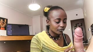 Nyakörves barna kurva nyáladzik a főnök dákóján