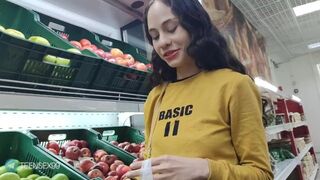 Meghívok egy idegen puncit a piacról, és vad dugás lesz belőle