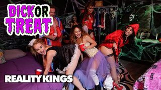 Reality Kings forró Halloween csoportszex Eve Ellewood és Gina Valentina főszereplésével