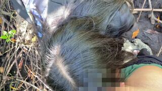 Kockázatos nyilvános dugás és beleélvezés az út szélén