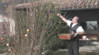 Bombázó világos szőke tini amatőr popóba kefélve és szájba spriccelve méretes farasszal