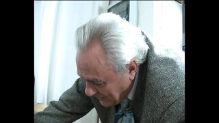 Valódi olasz milf pornós cumizik a privát bűnösök 4 részében